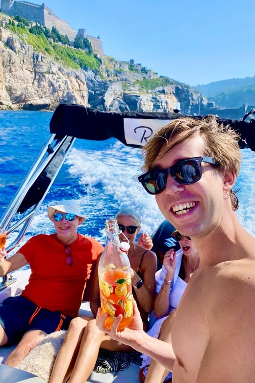 Cinque Terre Giro in Barca 4/8 ore con cibo e bevande - Key Points