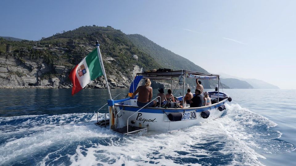 Cinque Terre: Morning Boat Tour With Breakfast and Brunch - Live Tour Guide