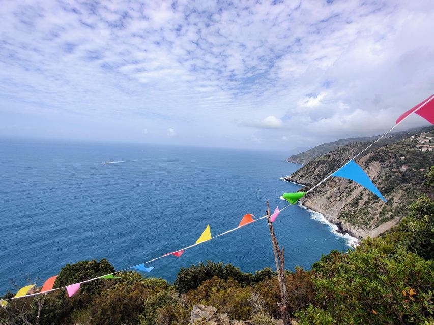 Cinque Terre: Private Trekking Riomaggiore to Monesteroli - Exploring Riomaggiore Village and Historic Center