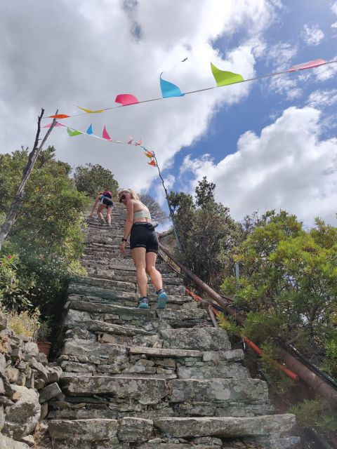 Cinque Terre: Private Trekking Riomaggiore to Monesteroli - Descending the Stone Staircase to Monesteroli
