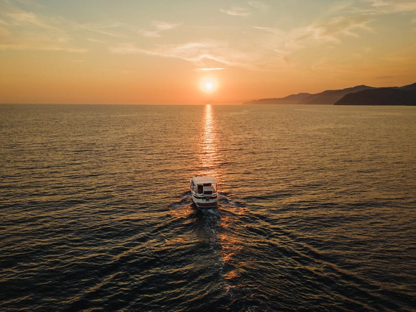 Cinque Terre Sunset boat tour - The Itinerary in Detail: What to Expect
