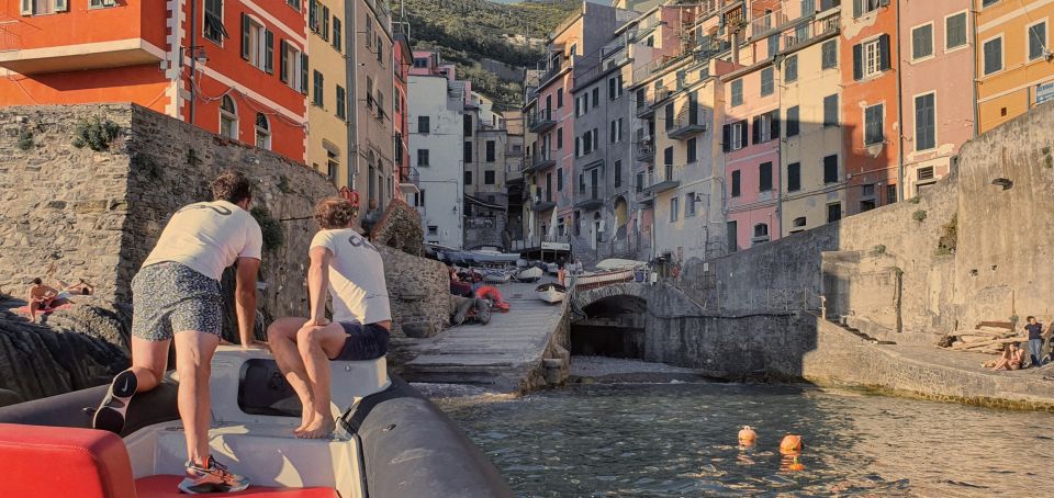 Cinque Terre: Sunset Boat Tour With Appetizers & Drinks - Logistical Details