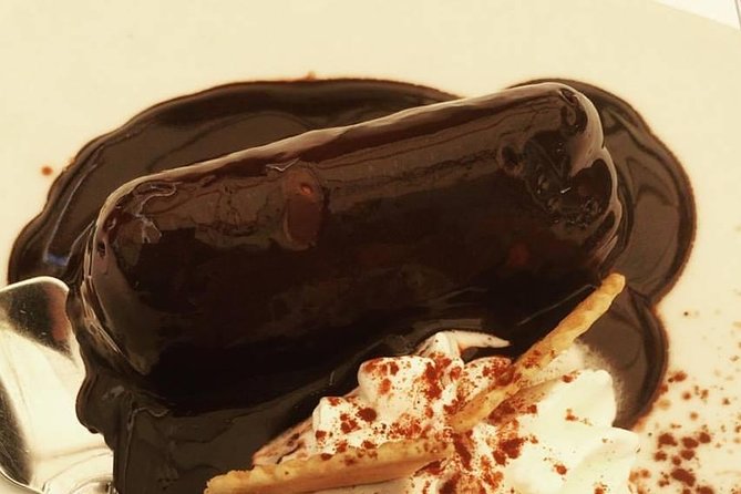 CioccolaTOur: A Sweet Review Experience - Guiding Hands of Knowledgeable Historians