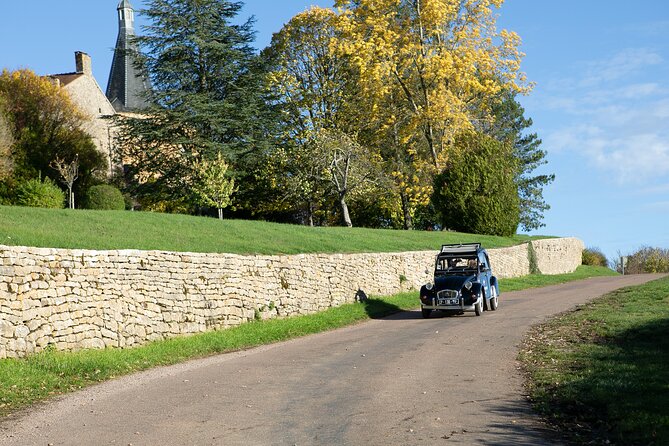 Citroën 2CV Bourgogne Rental • Self-Guided Getaway - Exploring Bourgognes Picturesque Landscapes