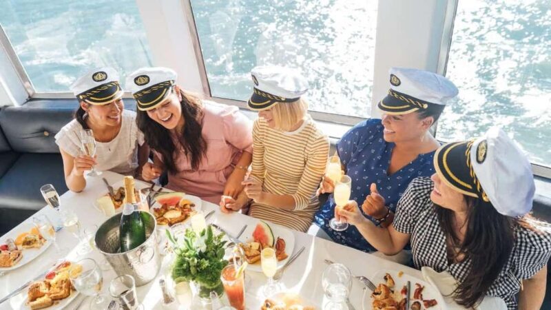 City Cruises Chicago: Lake Michigan Lunch or Dinner Cruise - Entertainment and Atmosphere