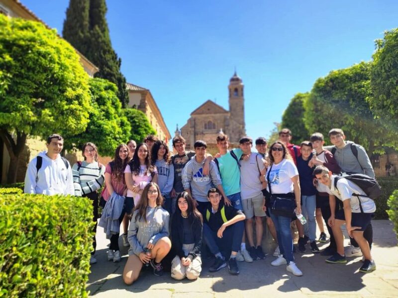 City Highlights Walking Tour in Spanish - Meeting Point and Accessibility