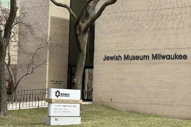 City of Neighborhoods: A Self-Guided Audio Tour in Milwaukee - An In-Depth Look at the Milwaukee Self-Guided Tour