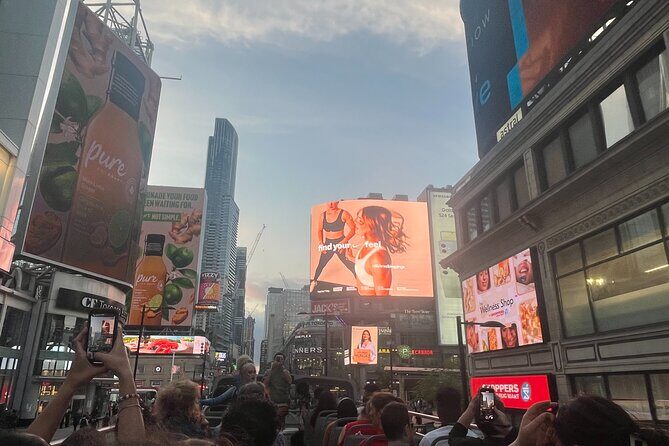 City Sightseeing Toronto Guided Night Bus Tour - Who Should Take This Tour?