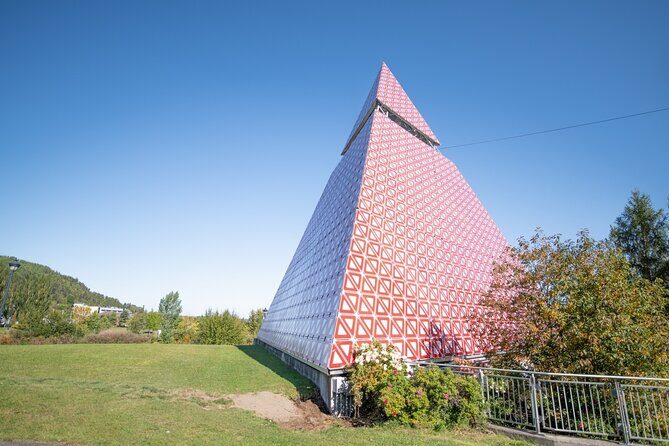 City tour and hiking to the Canyon and Waterfall in the Park - Transport and Group Size