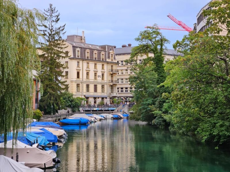City Tour Historic Old Town Zurich - Notable Attractions and Historical Context