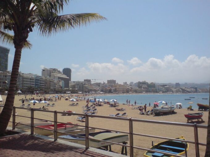 City Treasures Unveiled: 3.5-Hour Las Palmas Cab & Walking - Inclusions and Gratuities
