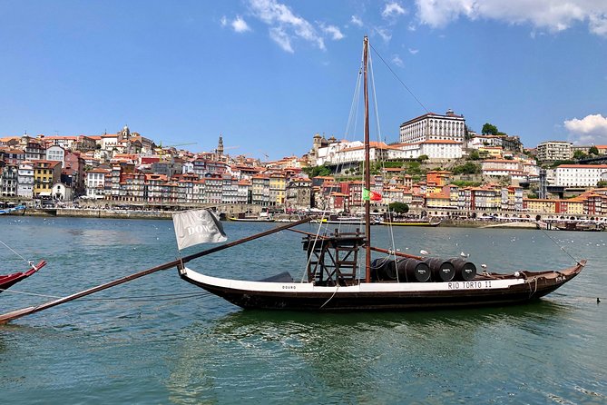 City Walking Tour & Port Wine Cellar - Group Size and Fitness Level