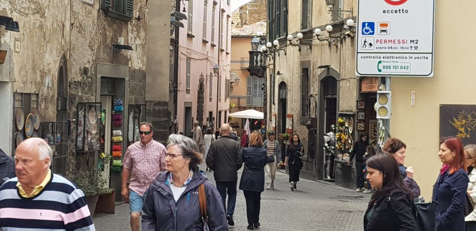 Civitavecchia: Orvieto Underground and St. Patrick's Well - Descending St. Patricks Well