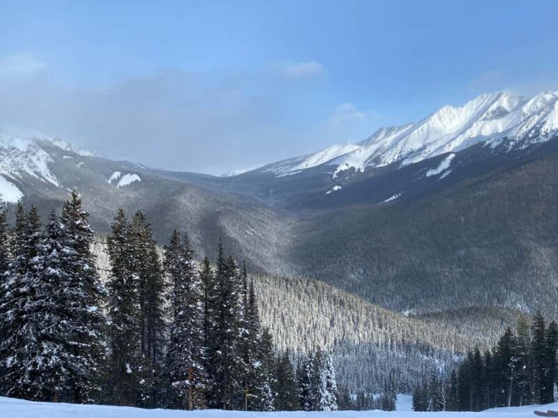 Clases de ski y snowboard en español en Banff - Una mirada en profundidad a la experiencia de esquiar con guía en Banff