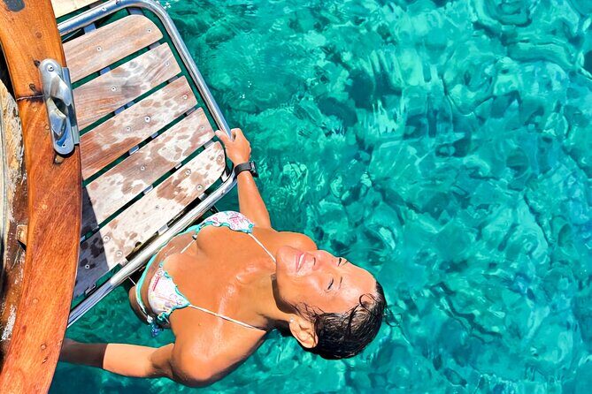 Classic boat tour to Tavolara and Molara with lunch. - The Sum Up