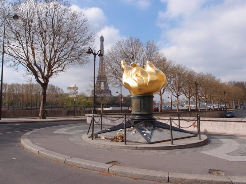Classical and Monumental Paris Tour Along the Seine River - Ask Away