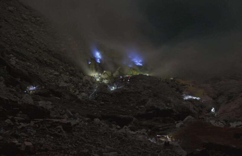 Climbing Ijens Peak: Witness the Spectacular Blue Fire - The Experience: Highlights and Challenges