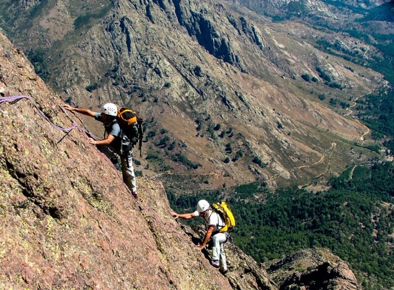Climbing: Montmirail Lace - Group Size and Language