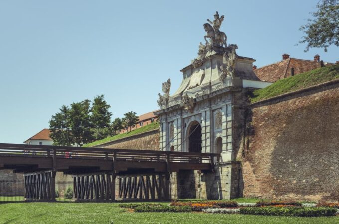 Cluj: Turda Salt Mine, Corvin Castle, Alba Carolina Tour - Included Services