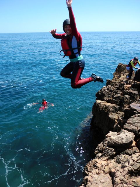 Coasteering Algarve: Cliff Jump, Swim & Climb in Sagres - Guides Role and Expertise