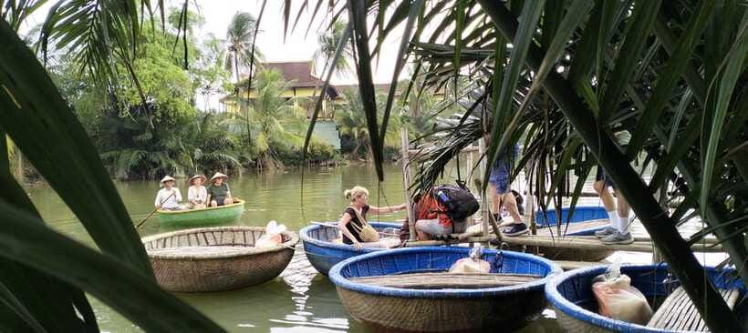 Coconut Boat Rowing in Thanh Dong Village - Taking in Village Life