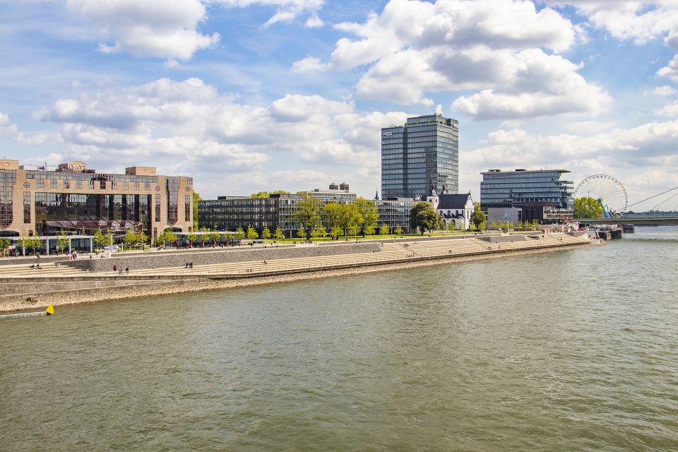 Cologne: Express Walk with a Local in 60 minutes - Key Points