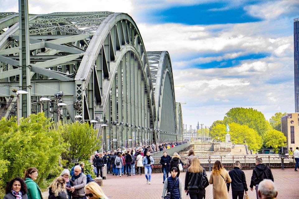 Cologne: Express Walk with a Local in 60 minutes - FAQ