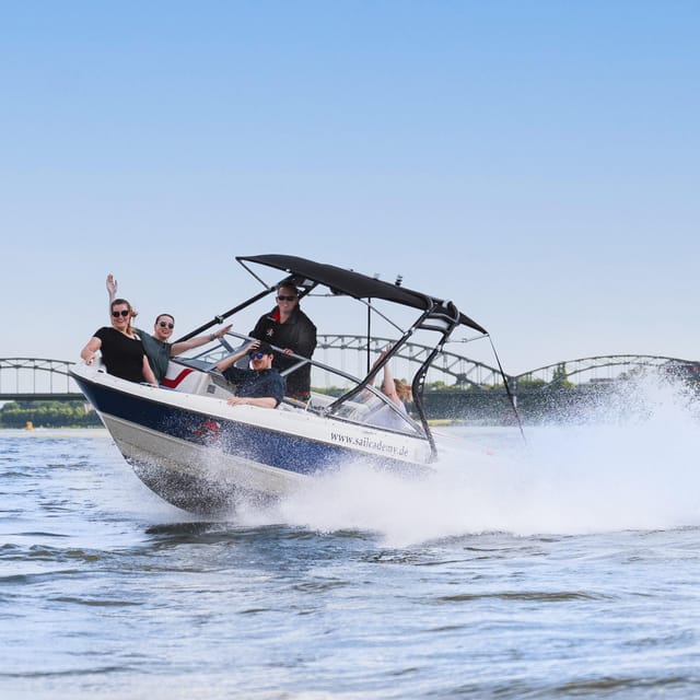 Cologne: Motorboat taster course - An In-Depth Look at the Cologne Motorboat Taster Course