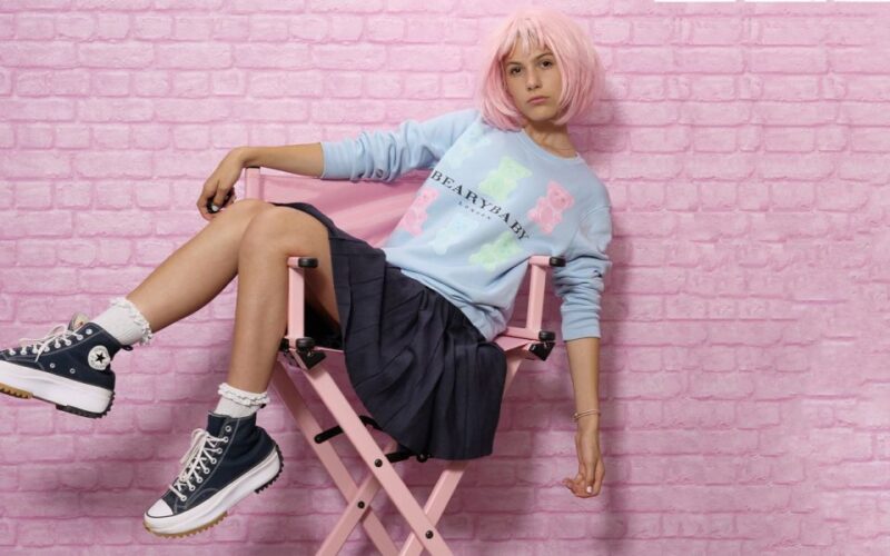 Cologne: Selfiewerke Selfie Photo Studio - Prop and Costume Selection