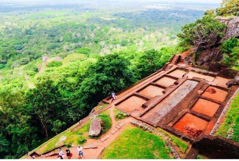 Colombo/Negombo: Exclusive Sigiriya Rock & Dambulla Cave - Midday: Savoring Sri Lankan Flavors
