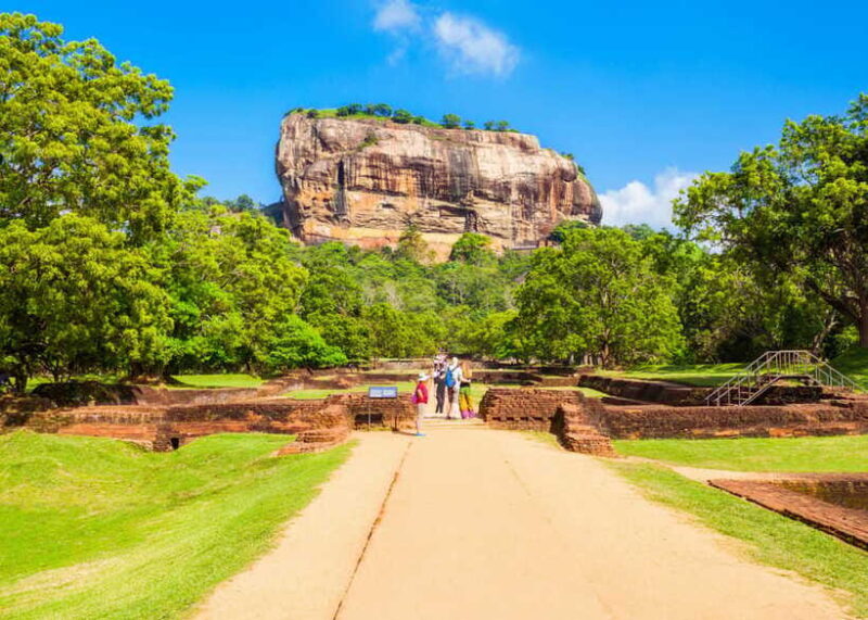 Colombo: Private 2-Day Cultural Triangle Tour with Sigiriya - Transportation & Guides: Why They Matter