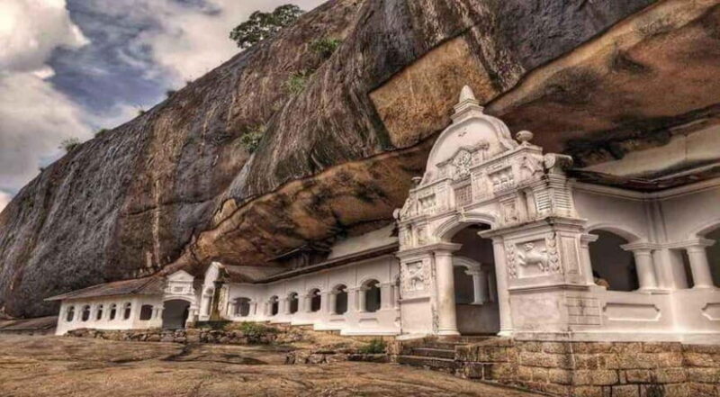Colombo: Sigiriya, Dambulla Caves, & Wildlife Day Tour - Visiting Sigiriya: The Lion Rock Fortress