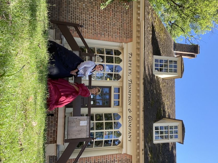 Colonial Williamsburg: Colonial History Guided Walking Tour - Encounter Colonial Figures