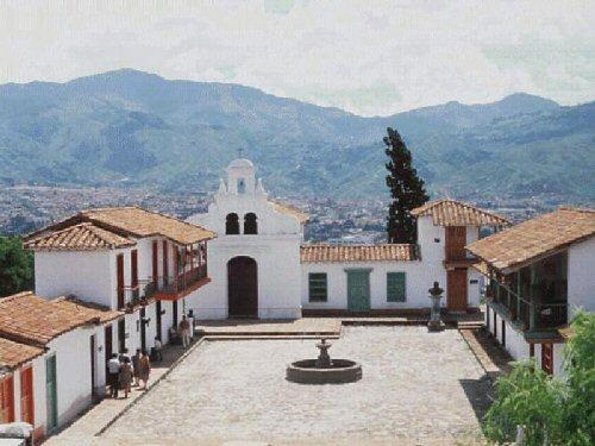 Combo Tour: Christmas Lights and Medellin City Tour Including Traditional Food - About Your Stay