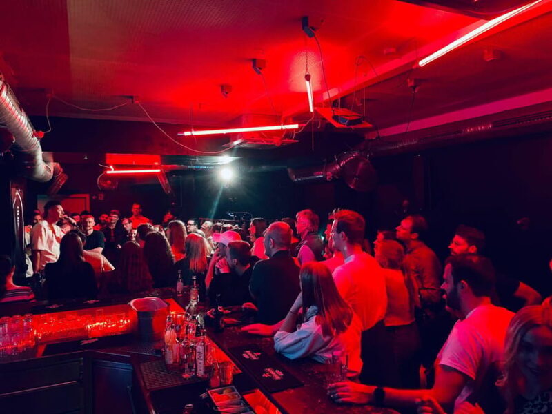 "Comedykills" - das Open Mic im Glockenbachviertel - What to Expect at Comedy Kills
