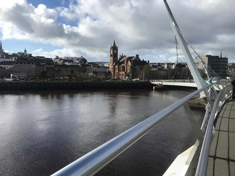 Complete city tour of Derry - An Inviting Introduction to Derry