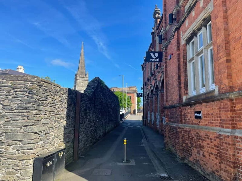 Complete city tour of Derry - The Value of this Tour