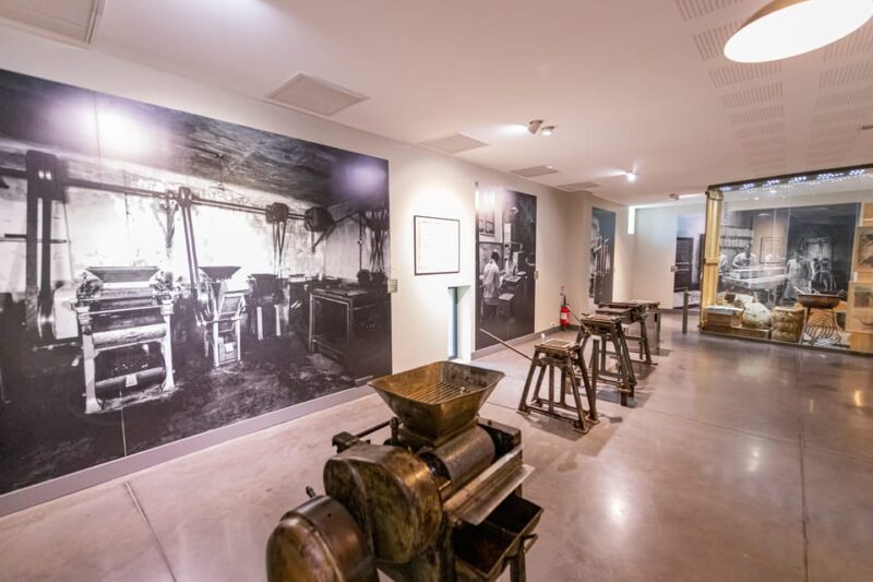 Confiserie Du Roy René: Gourmet Guided Tour of the Calisson Museum - Exploring the Le Roy René Musée Du Calisson