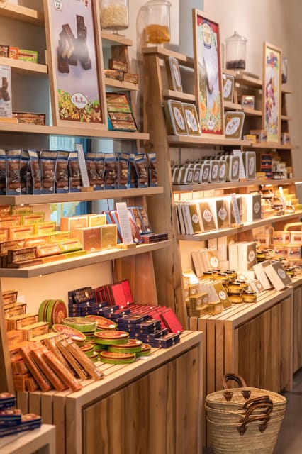 Confiserie Du Roy René: Gourmet Guided Tour of the Calisson Museum - Accessibility and Important Details