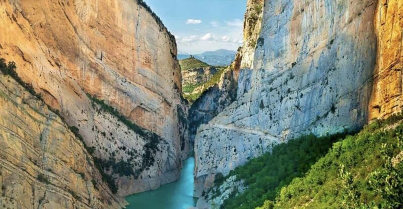 Congost de Montrebei Hiking Route - The Guide and Support