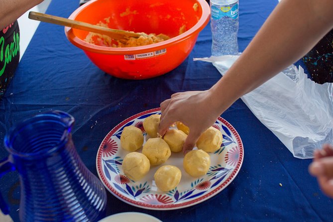 Cooking Class 4 Hours With a Local Mom in Cartagena - Highlights of the Menu