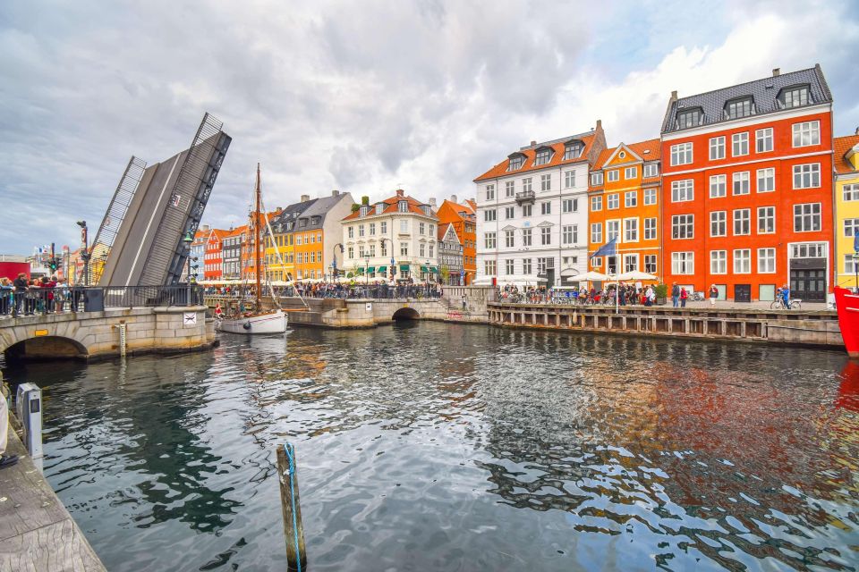 Copenhagen: Canal Boat Cruise & Old Town/Nyhavn Walking Tour - The Canal Cruise: Waterways and Wonders