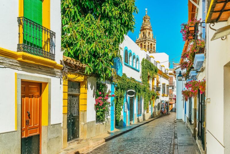 Córdoba: Jewish Quarter, Synagogue, Mosque, and Alcázar Tour - Itinerary Highlights