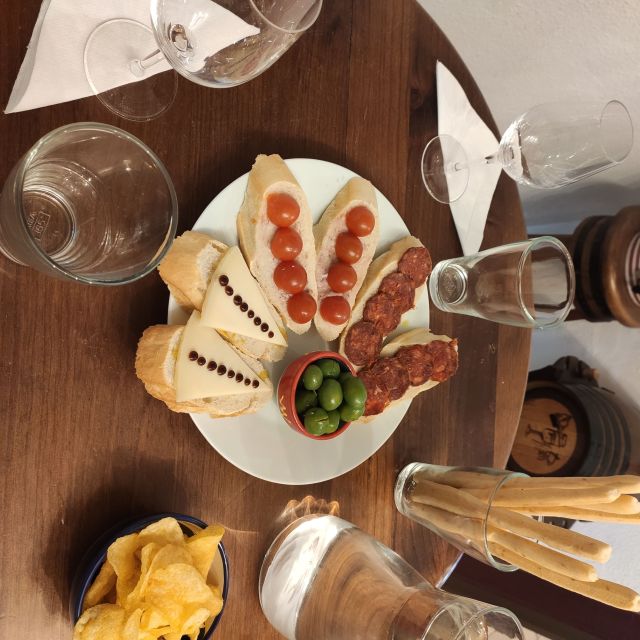Córdoba: Local Wine Tasting Evening - Included Amenities