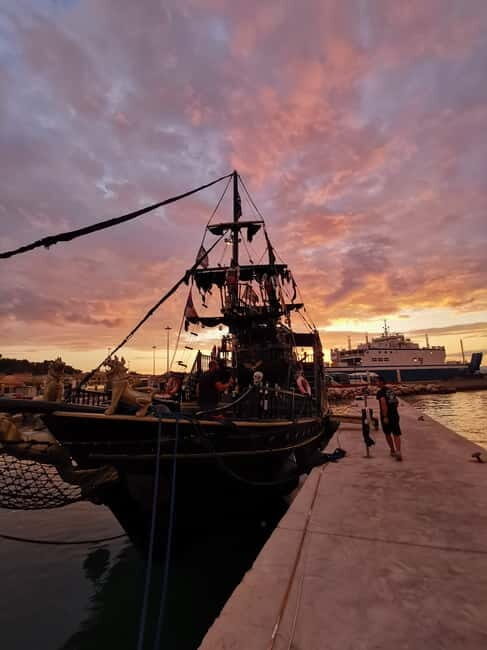 Corfu: 2hrs Sunset Cruise - Corfu town coastline & 2 islands - Authenticity and Practical Tips