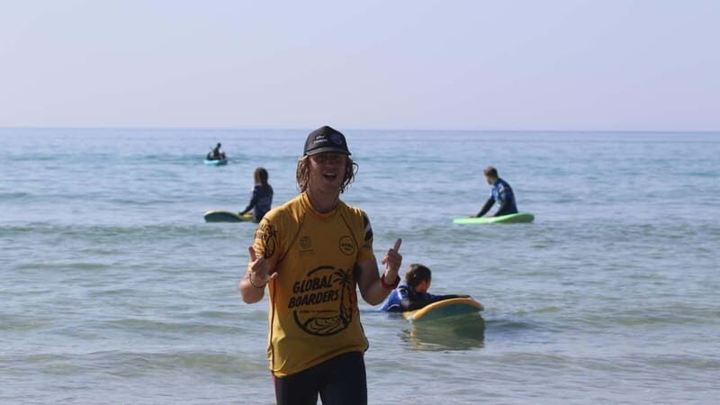 Cornwall: Beginner or Improver Surf Lesson with Gear - Who Is This Best For?