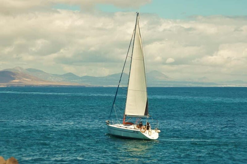 CORRALEJO: PRIVATE TOUR BY SAILBOAT AROUND LOBOS ISLAND - The Sum Up