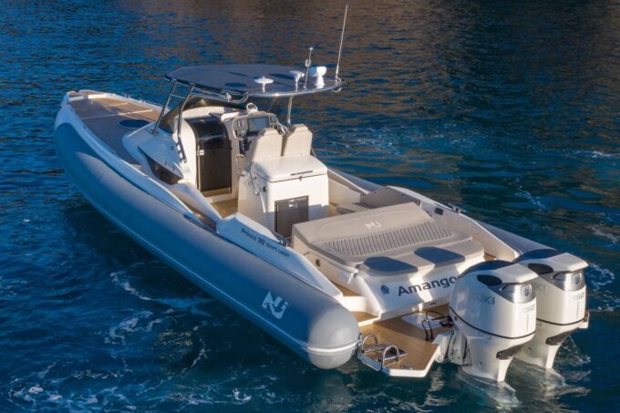 Corralejo: Speedboat Cruise to Beaches With Fruit and Drinks - Included in the Tour