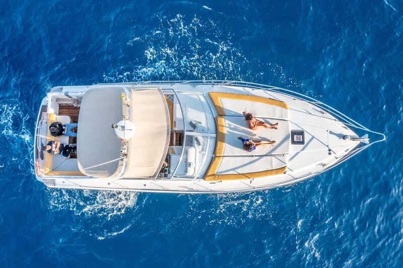 Costa-Adeje:, charter privado , excursion privada - The Yacht Itself: Comfort and Style