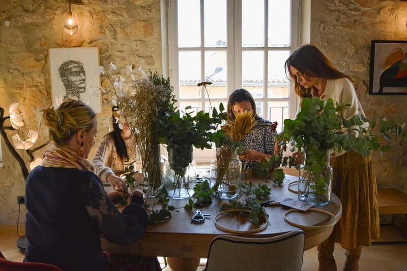 Cotignac: Workshop for creating dried flower crowns - FAQs